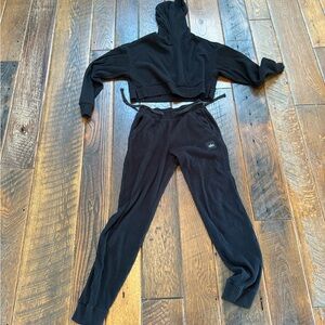 ALO Yoga Black Ribbed Apparel